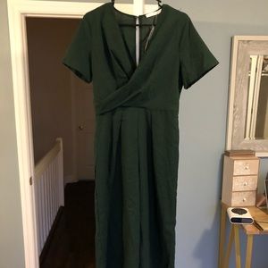 NEVER WORN Francesca’s Green short sleeve jumpsuit